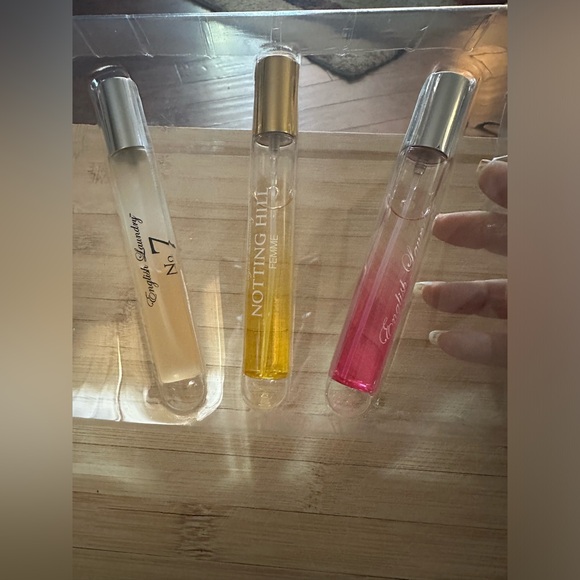 Comes with the box - #7, Notting Hill, and English Laundry - Picture 14 of 15